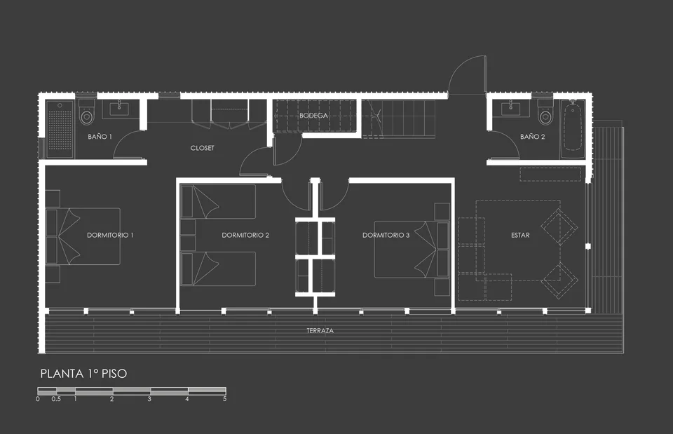 Primer piso de referencia: tres dormitorios, sala de estar y dos baños, según la lámina del proyecto